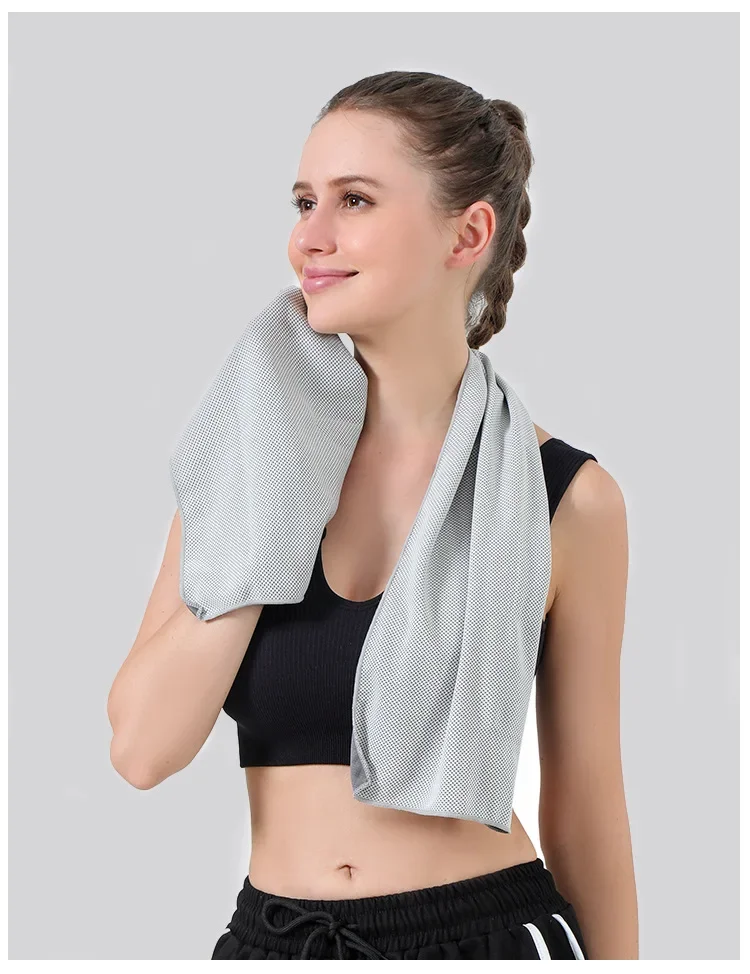 منشفة تبريد مع حافظة محمولة سر - مراجعة Travel Towel Quick Dry وسعره